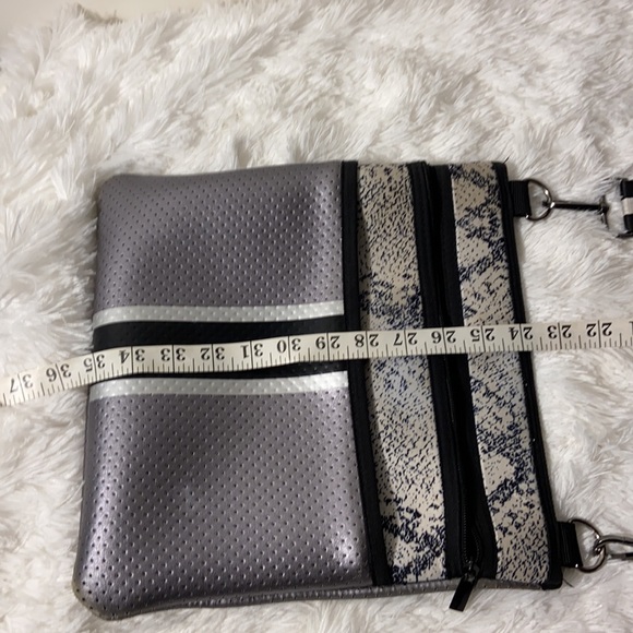 Haute Shore crossbody purse - Picture 10 of 12